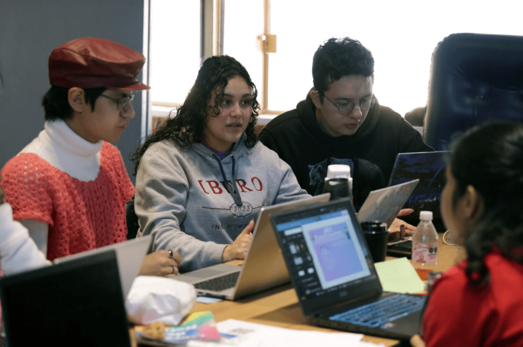 Equipo Redes Unidas, segundo lugar del Hackathon AMI 2023