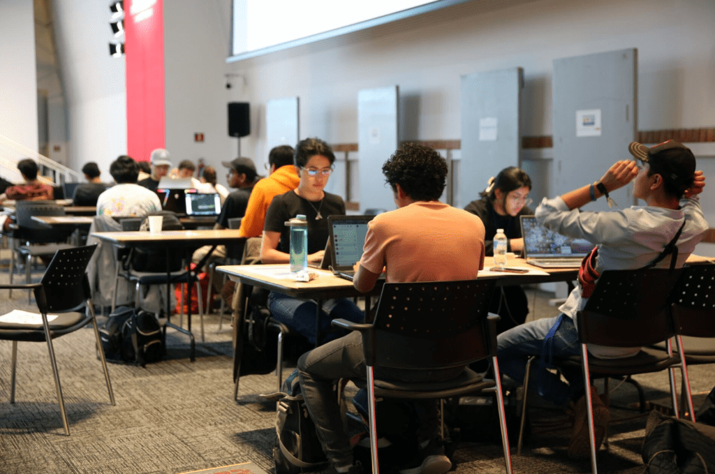 Fact Typing, equipo ganador del tercer lugar del hackathon AMI 2023